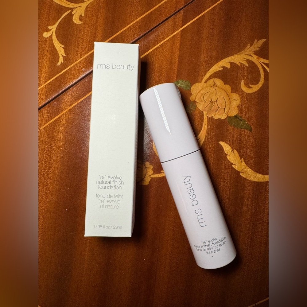 RMS Beauty 000 “Re” Evolve Natural Finish Foundation